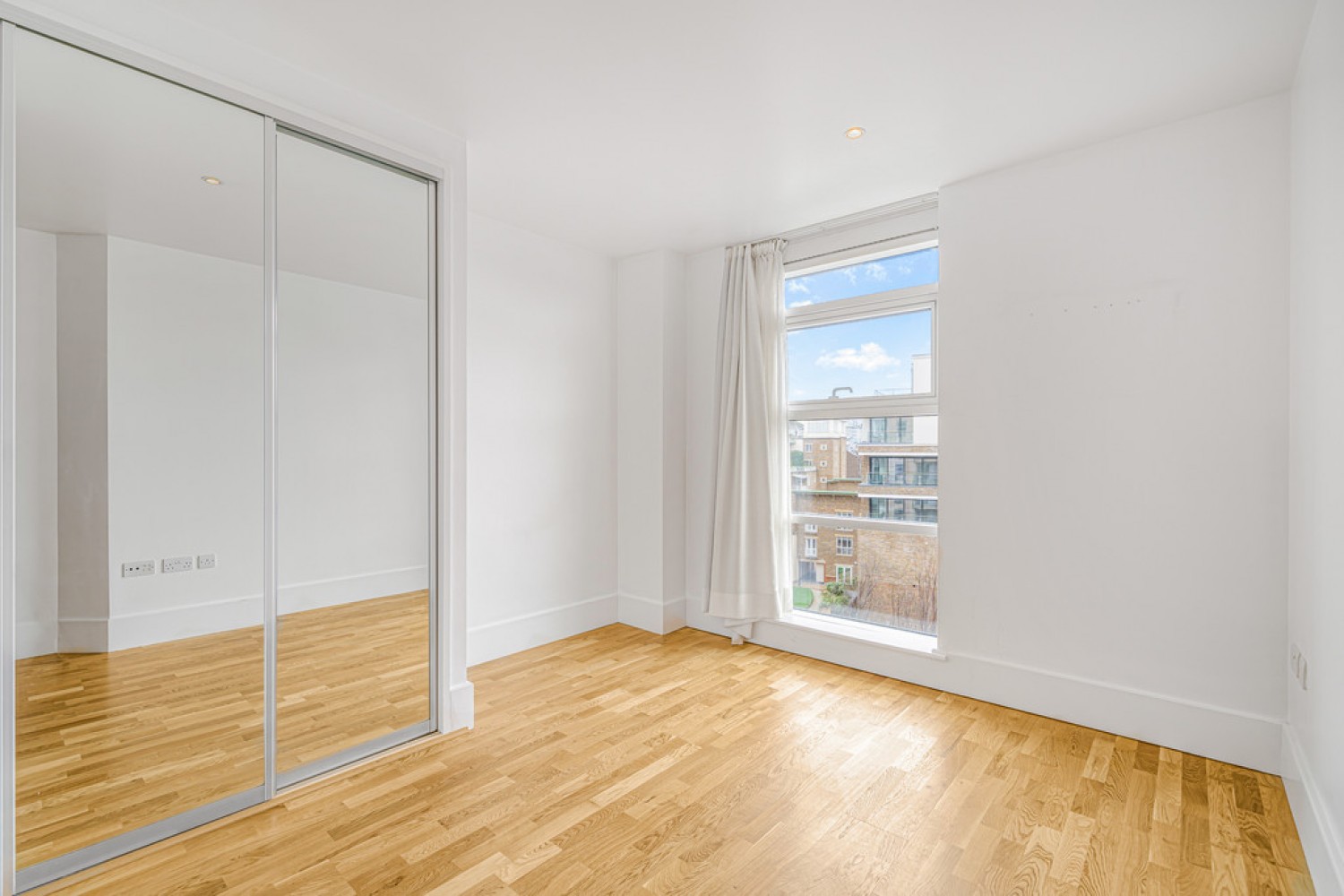 2 bedroom Flat for Letting Ensign House, Battersea Reach