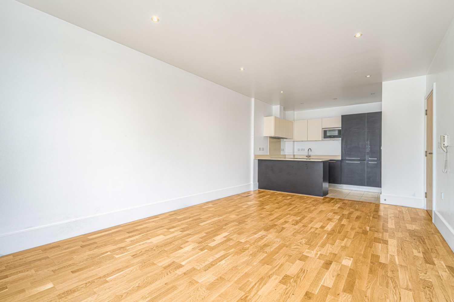 2 bedroom Flat for Letting Ensign House, Battersea Reach