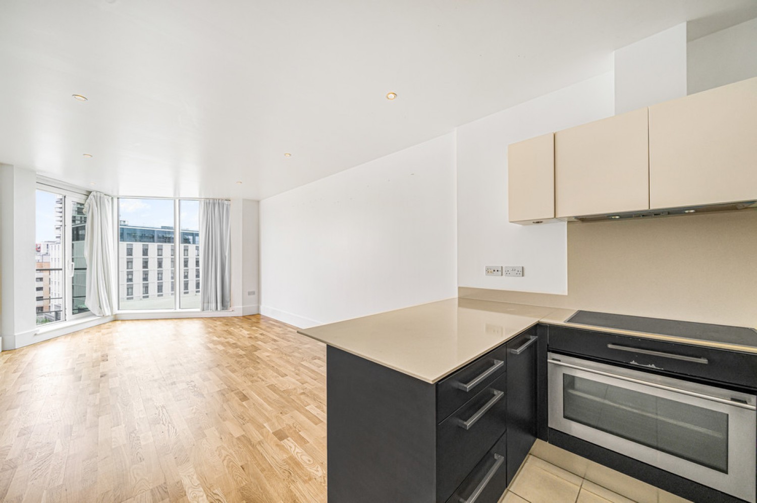 2 bedroom Flat for Letting Ensign House, Battersea Reach