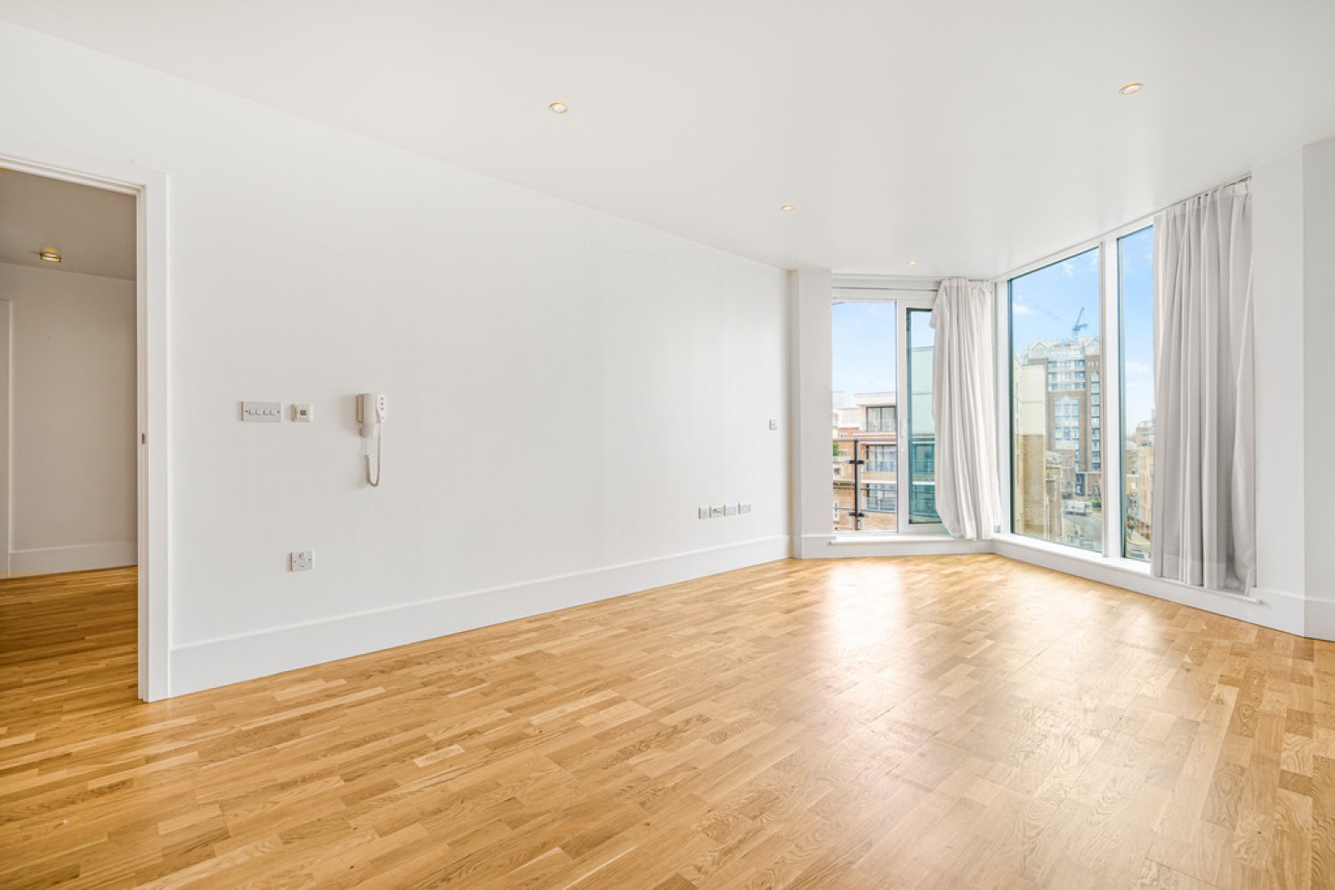 2 bedroom Flat for Letting Ensign House, Battersea Reach