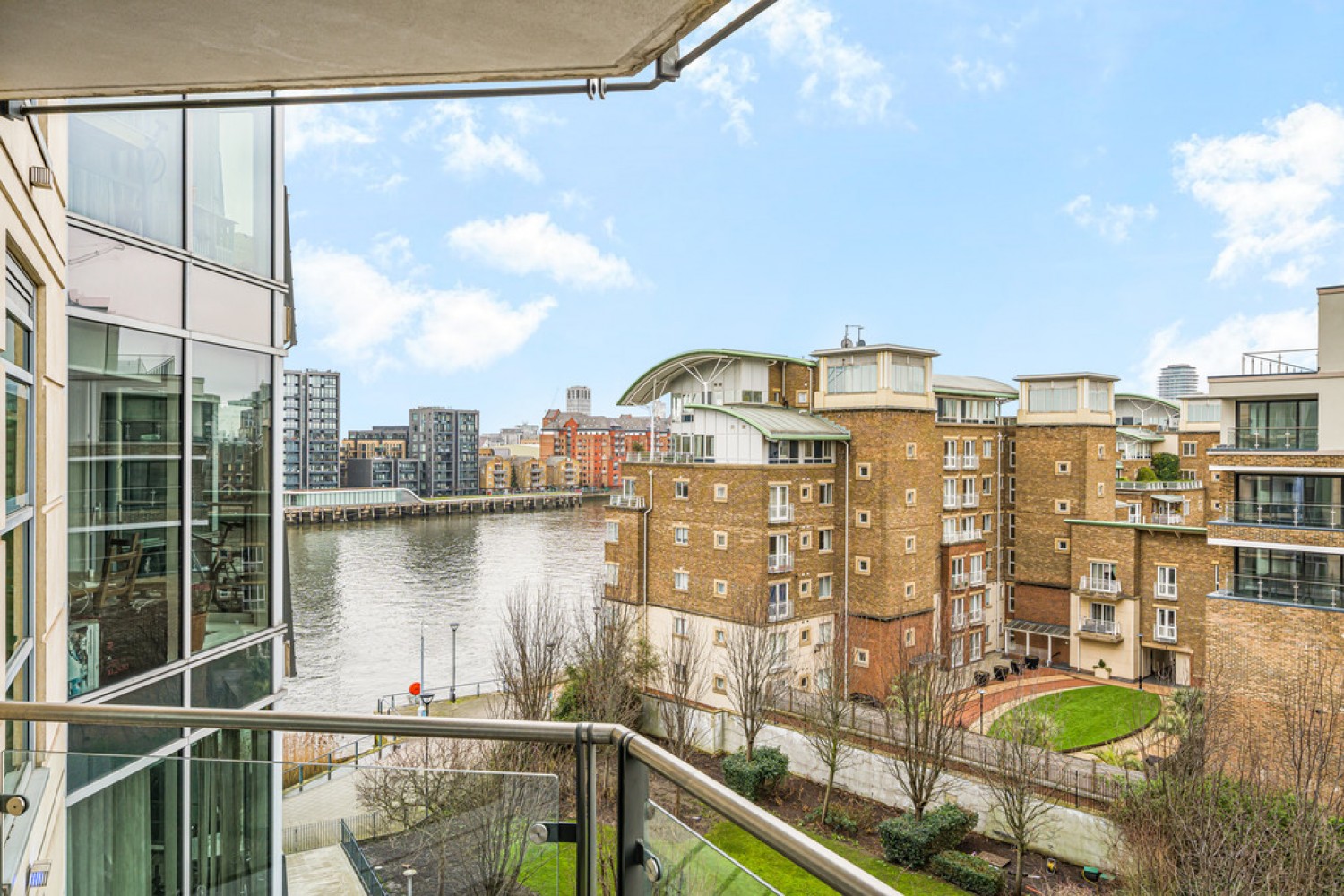2 bedroom Flat for Letting Ensign House, Battersea Reach