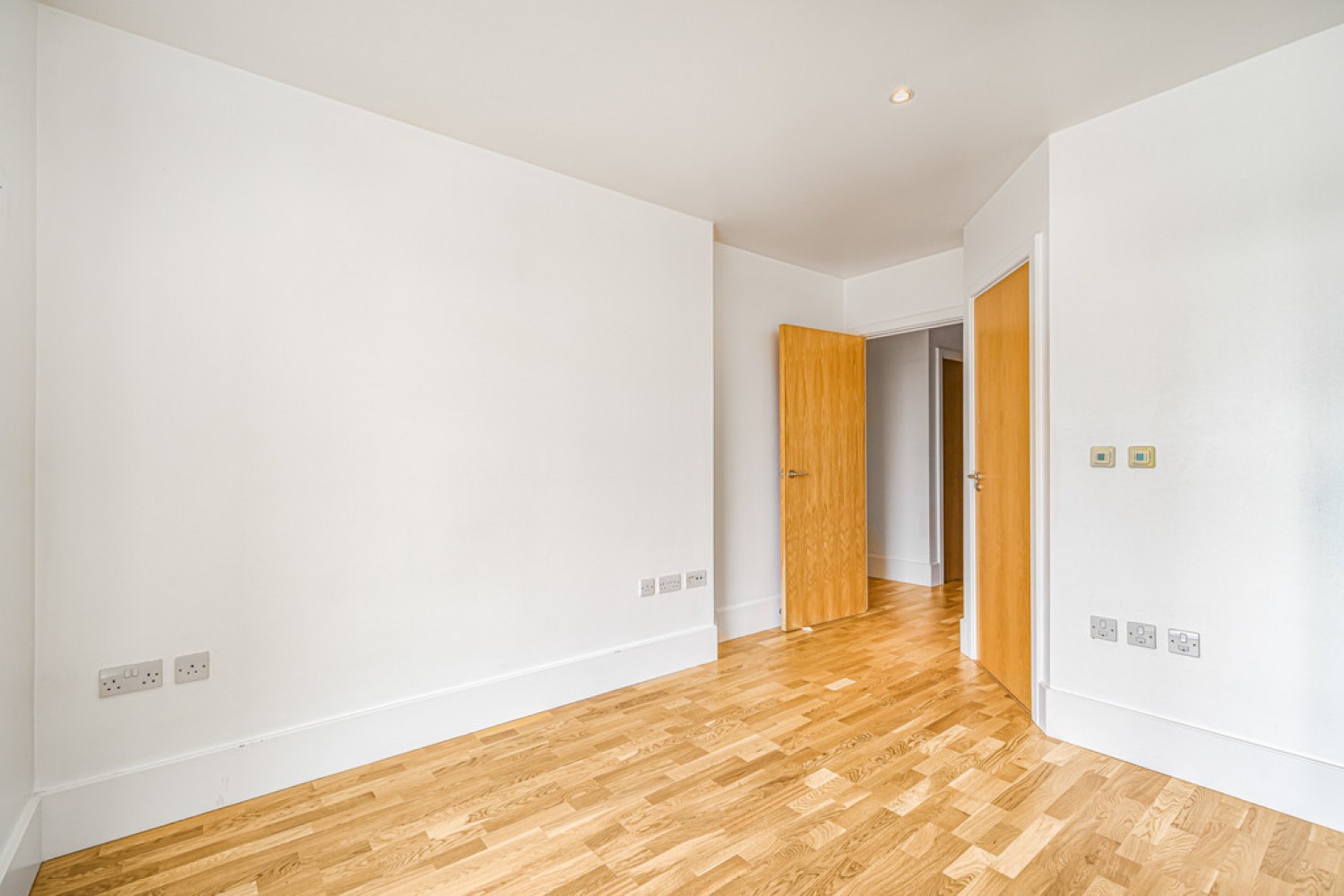 2 bedroom Flat for Letting Ensign House, Battersea Reach