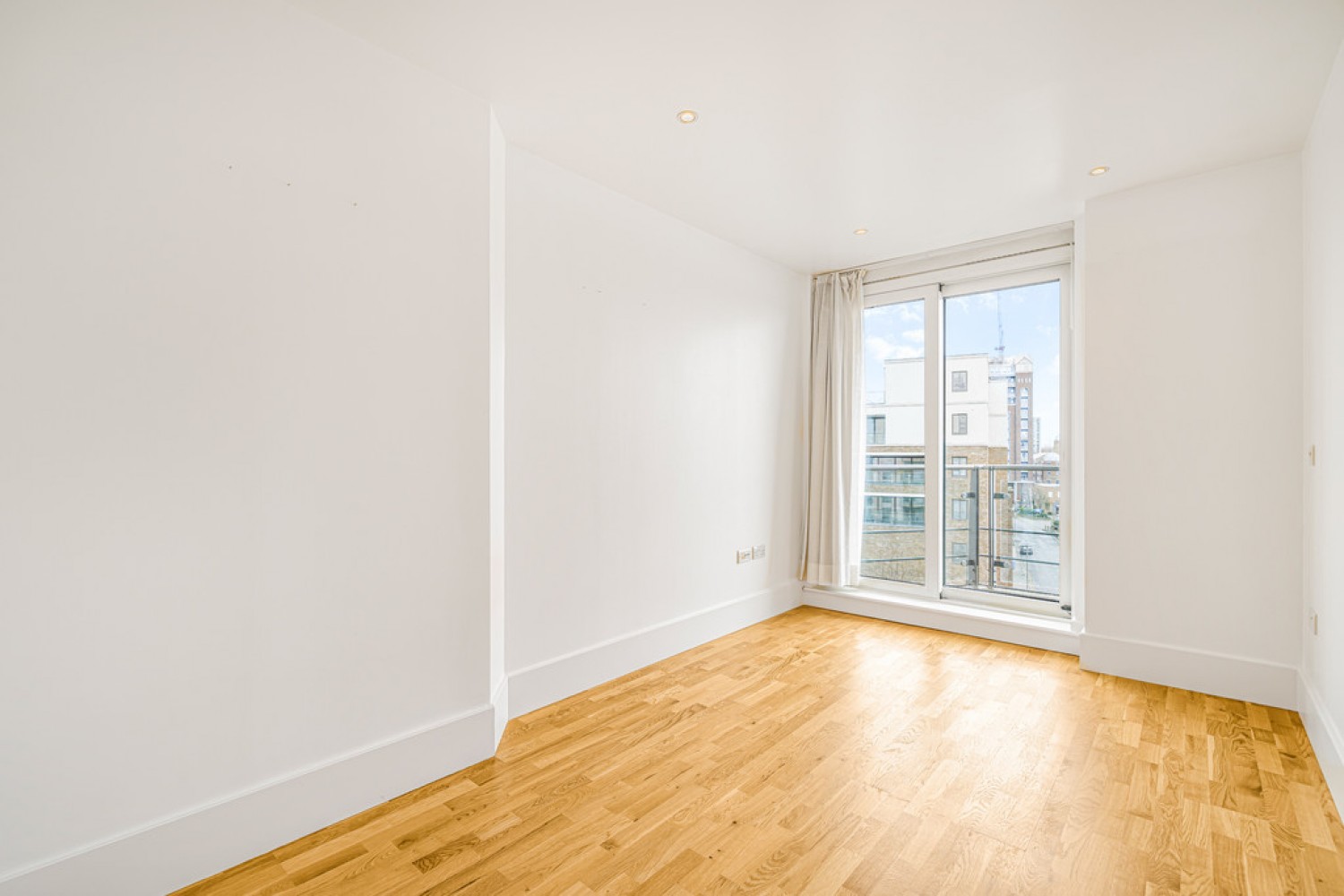 2 bedroom Flat for Letting Ensign House, Battersea Reach