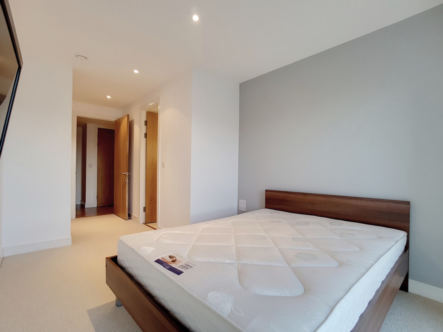 2 bedroom Flat for Letting Spinnaker House, Battersea Reach