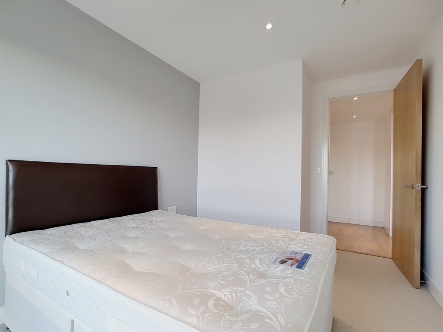 2 bedroom Flat for Letting Spinnaker House, Battersea Reach