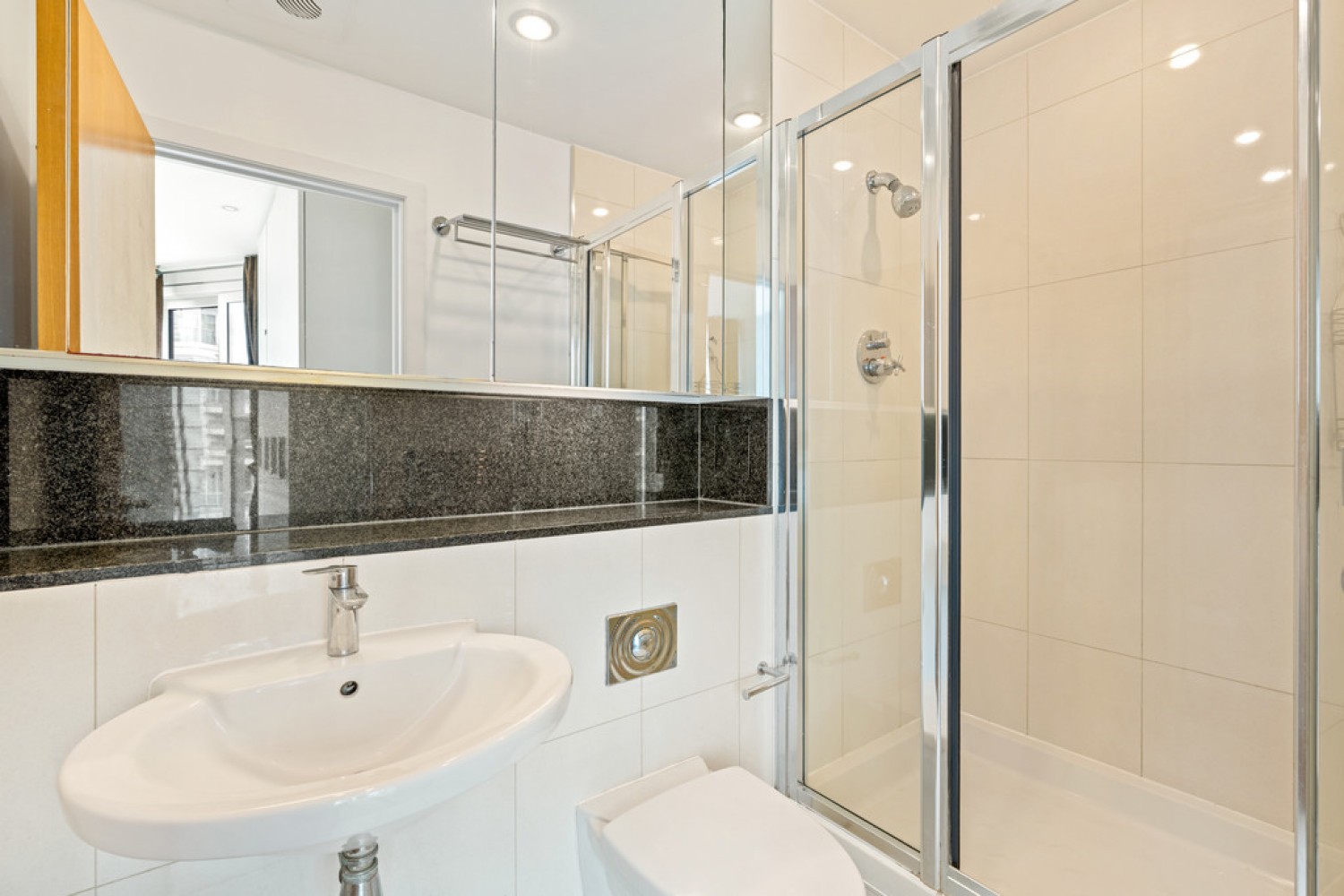 3 bedroom Flat for Letting Commodore House, Battersea Reach