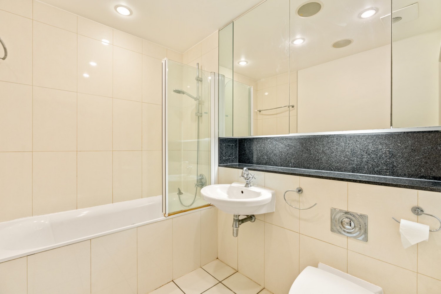 3 bedroom Flat for Letting Commodore House, Battersea Reach