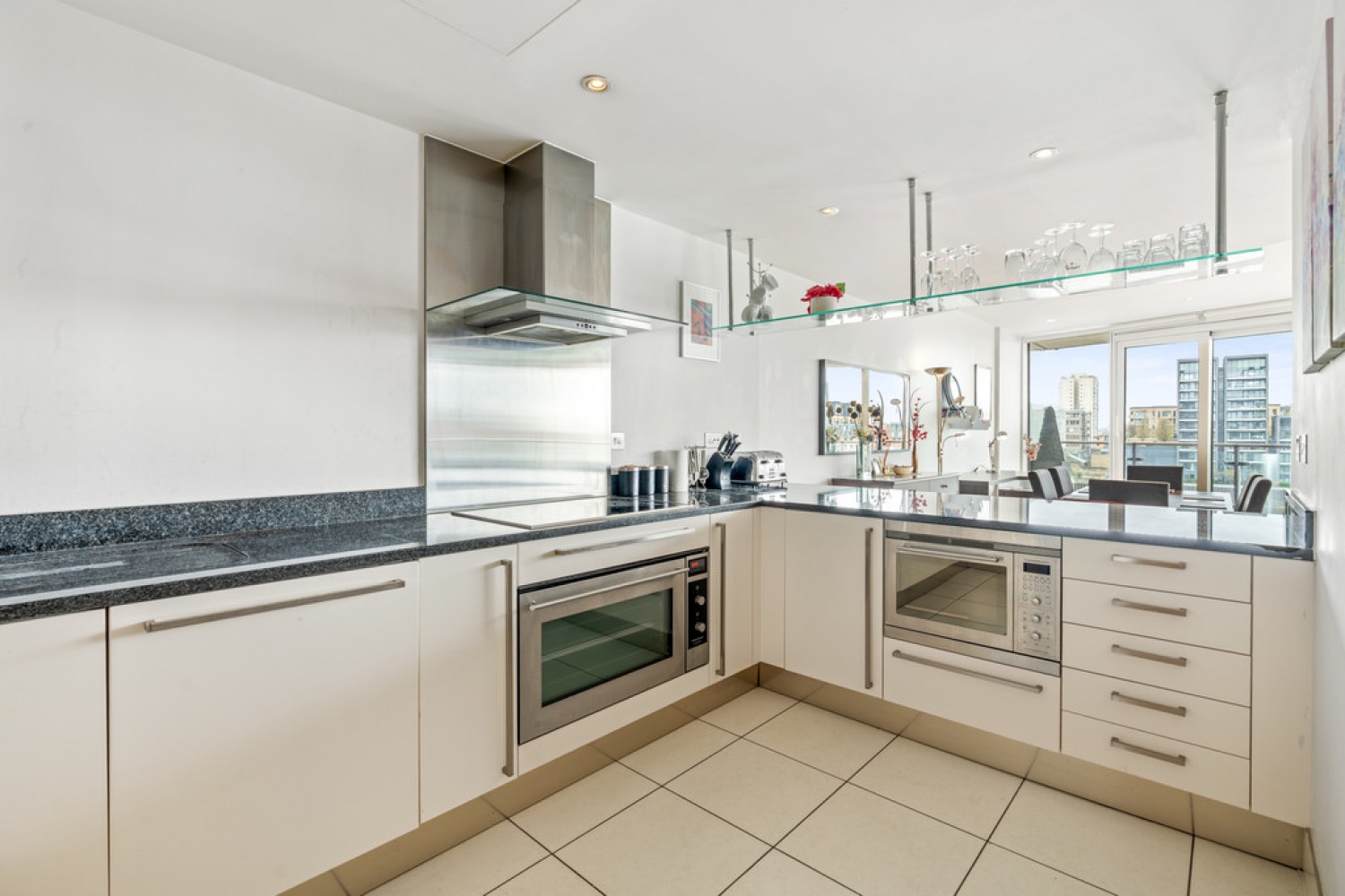 3 bedroom Flat for Letting Commodore House, Battersea Reach