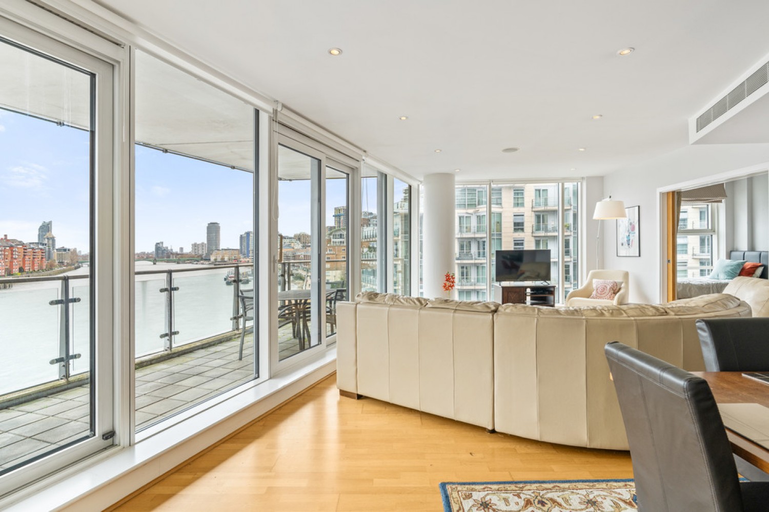 3 bedroom Flat for Letting Commodore House, Battersea Reach