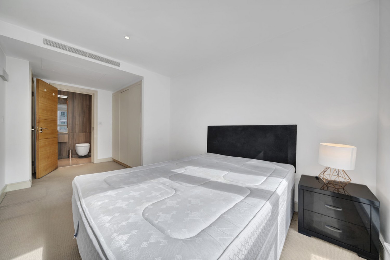 2 bedroom Flat for Letting Anchor House, St George Wharf