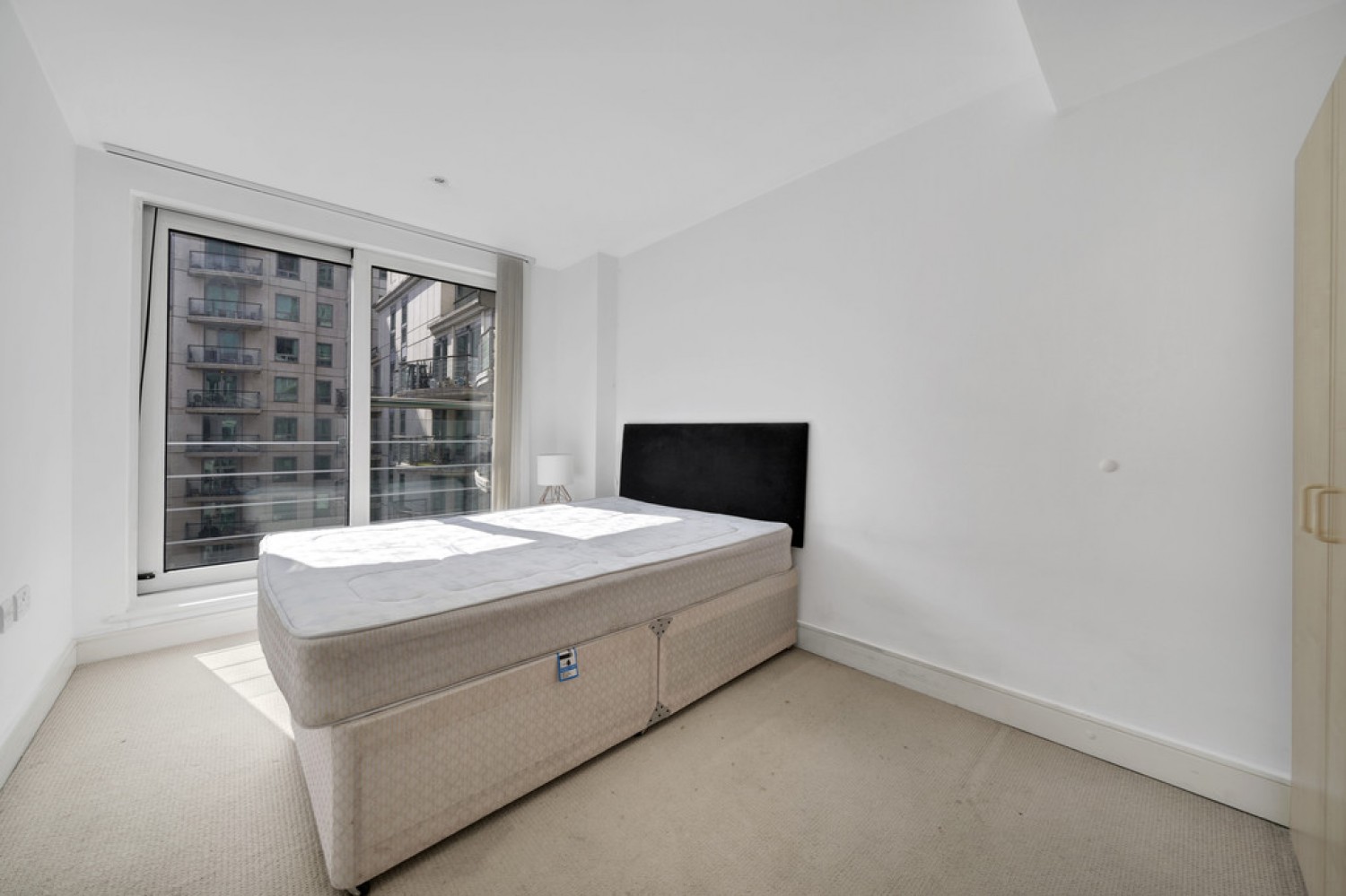 2 bedroom Flat for Letting Anchor House, St George Wharf