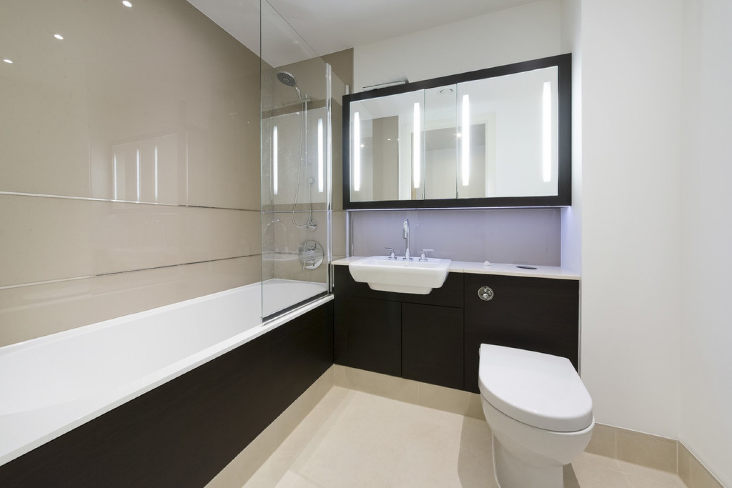 2 bedroom Flat in Flotilla House, Battersea Reach