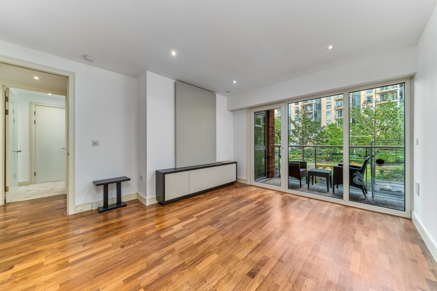 2 bedroom Flat for Letting Spinnaker House, Battersea Reach
