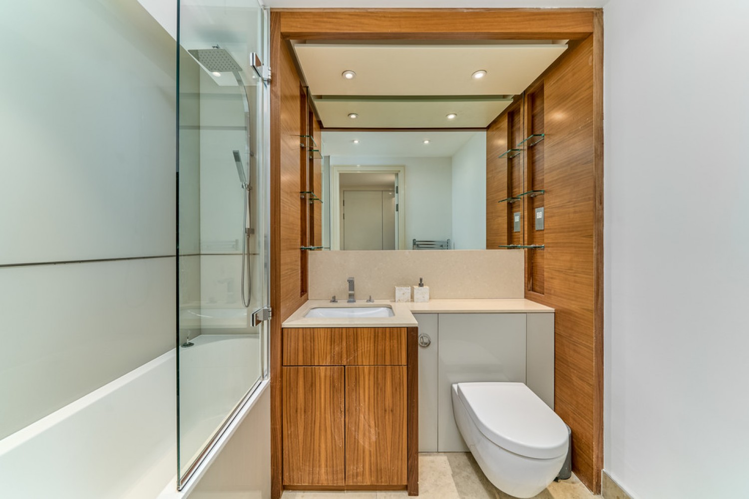 2 bedroom Flat for Letting Spinnaker House, Battersea Reach