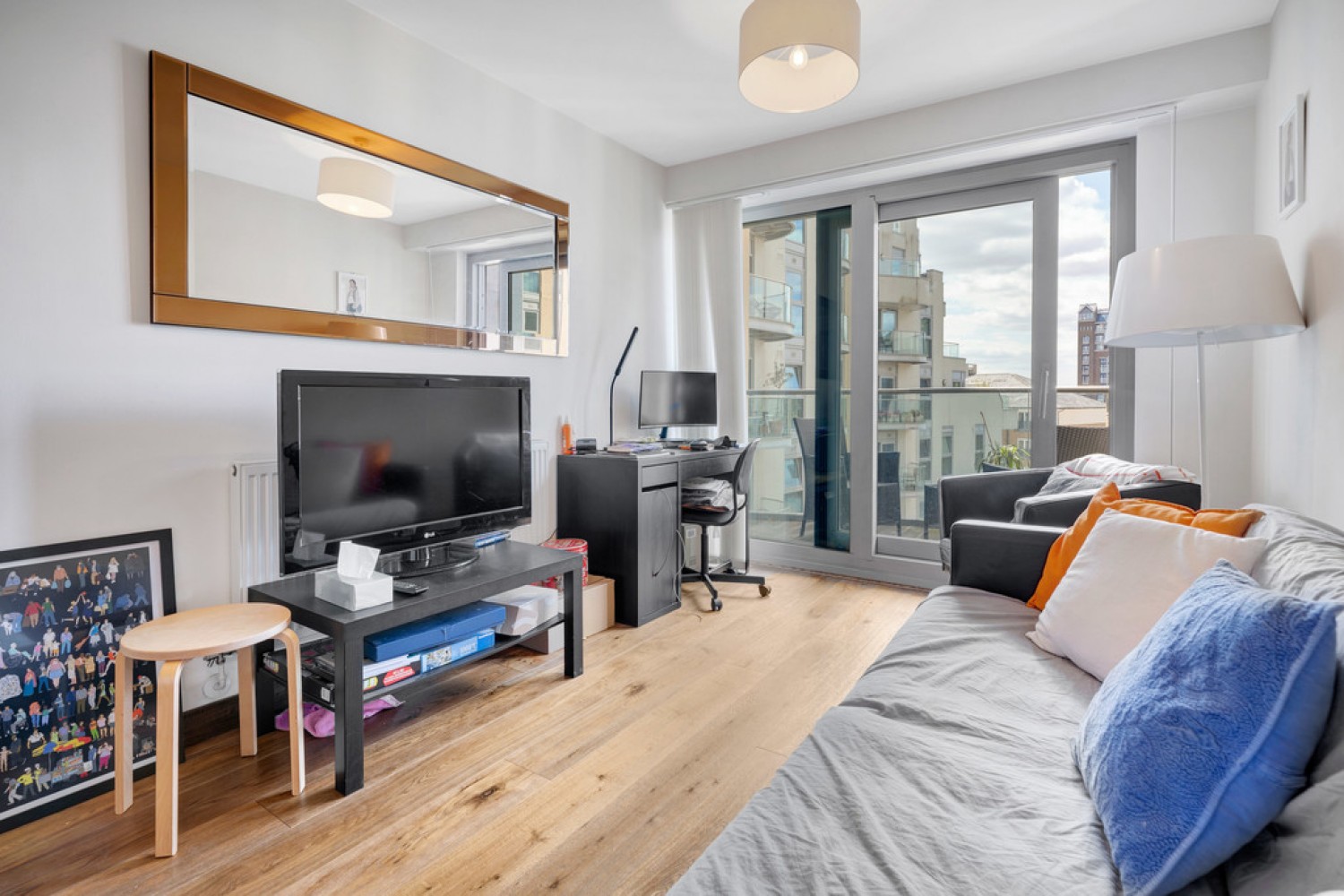 2 bedroom Flat for Letting Orbis Wharf, Bridges Wharf