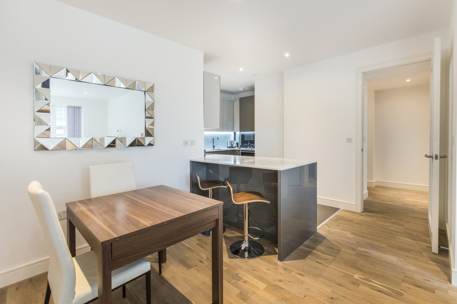 2 bedroom Flat for Letting Jasmine House, Battersea Reach