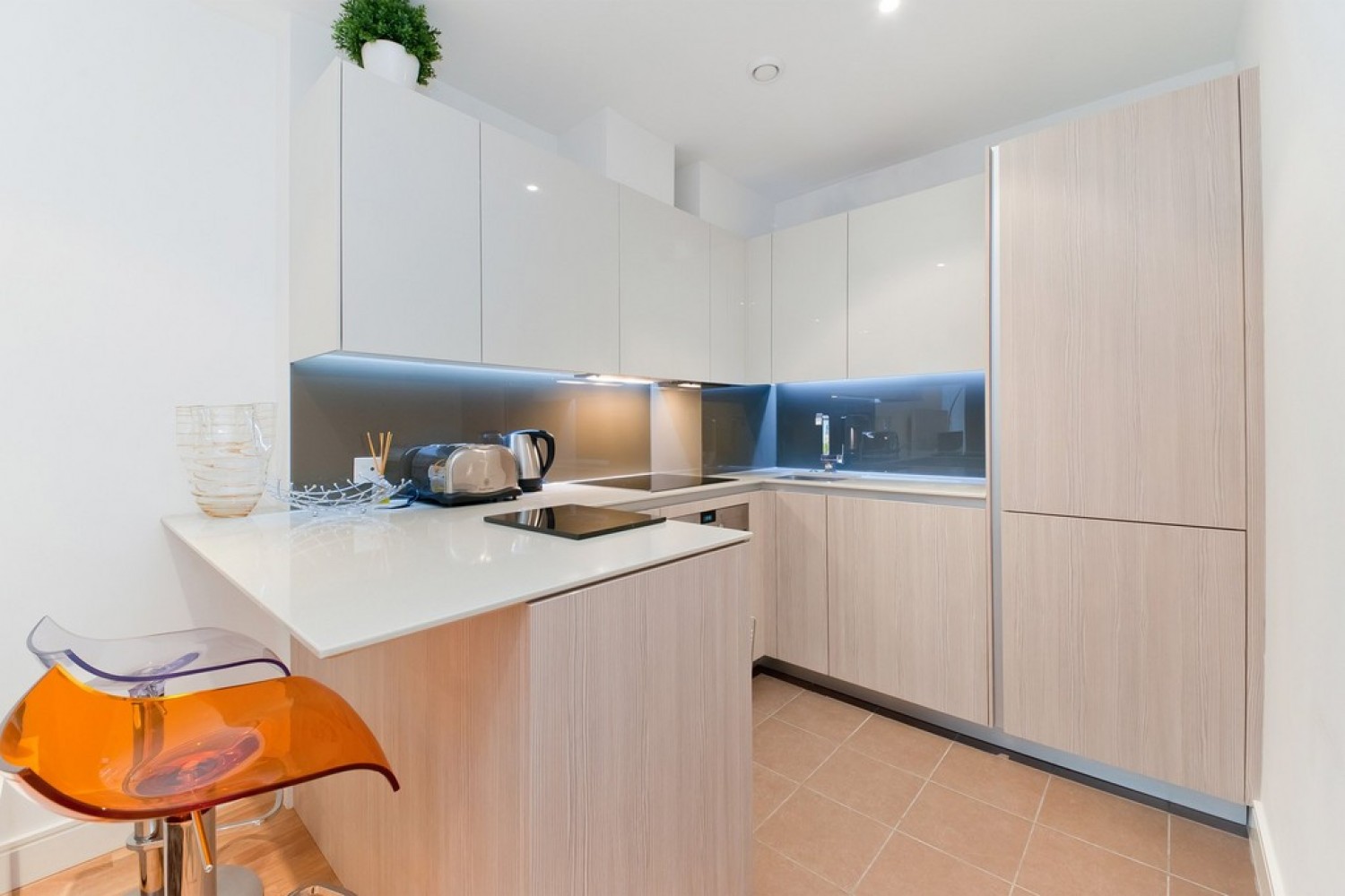 2 bedroom Flat for Letting Spinnaker House, Battersea Reach