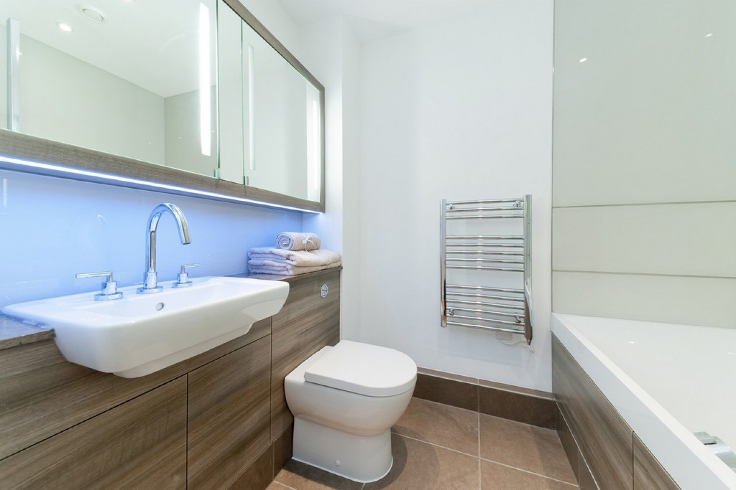 2 bedroom Flat for Letting Spinnaker House, Battersea Reach