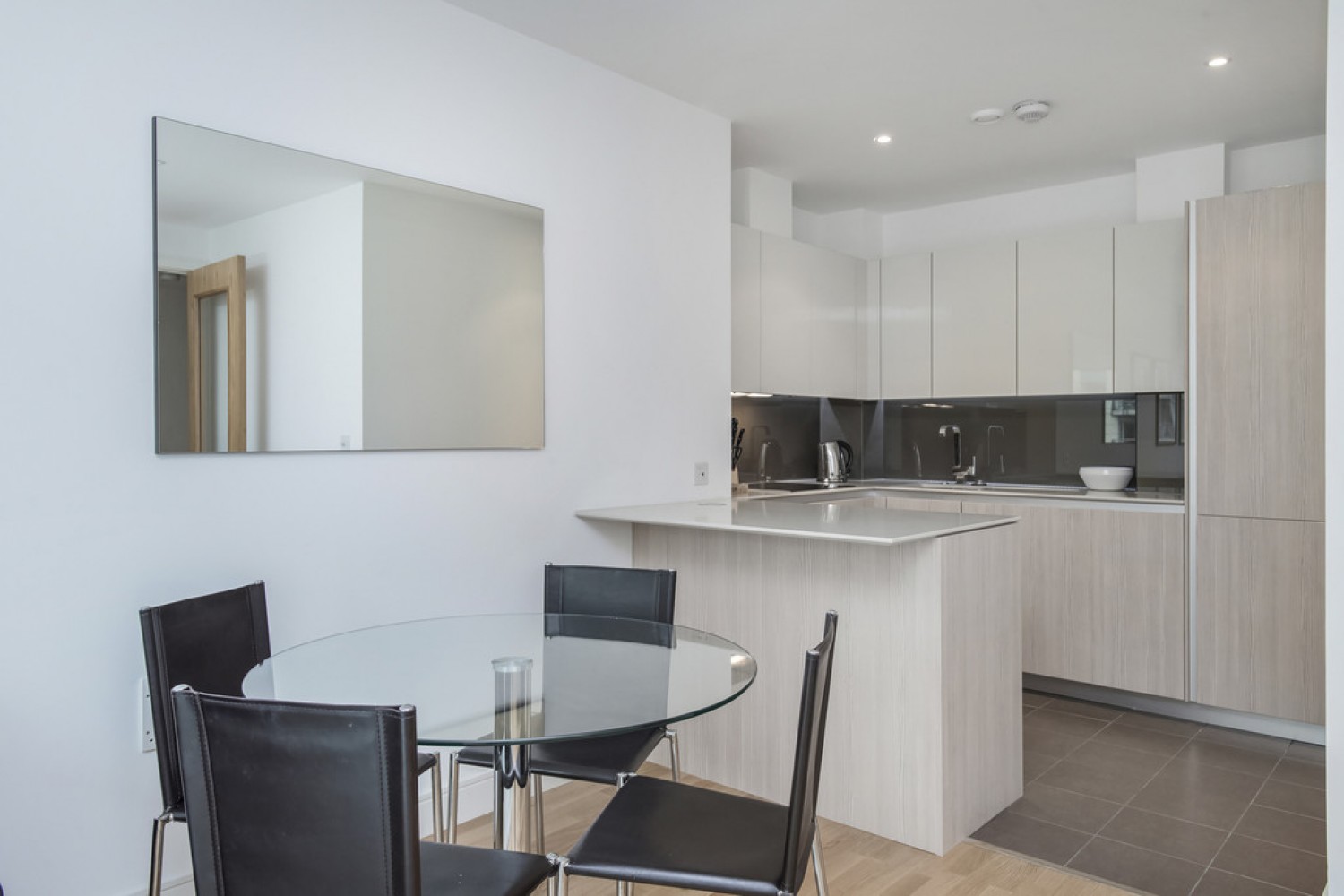 2 bedroom Flat for Letting Spinnaker House, Battersea Reach