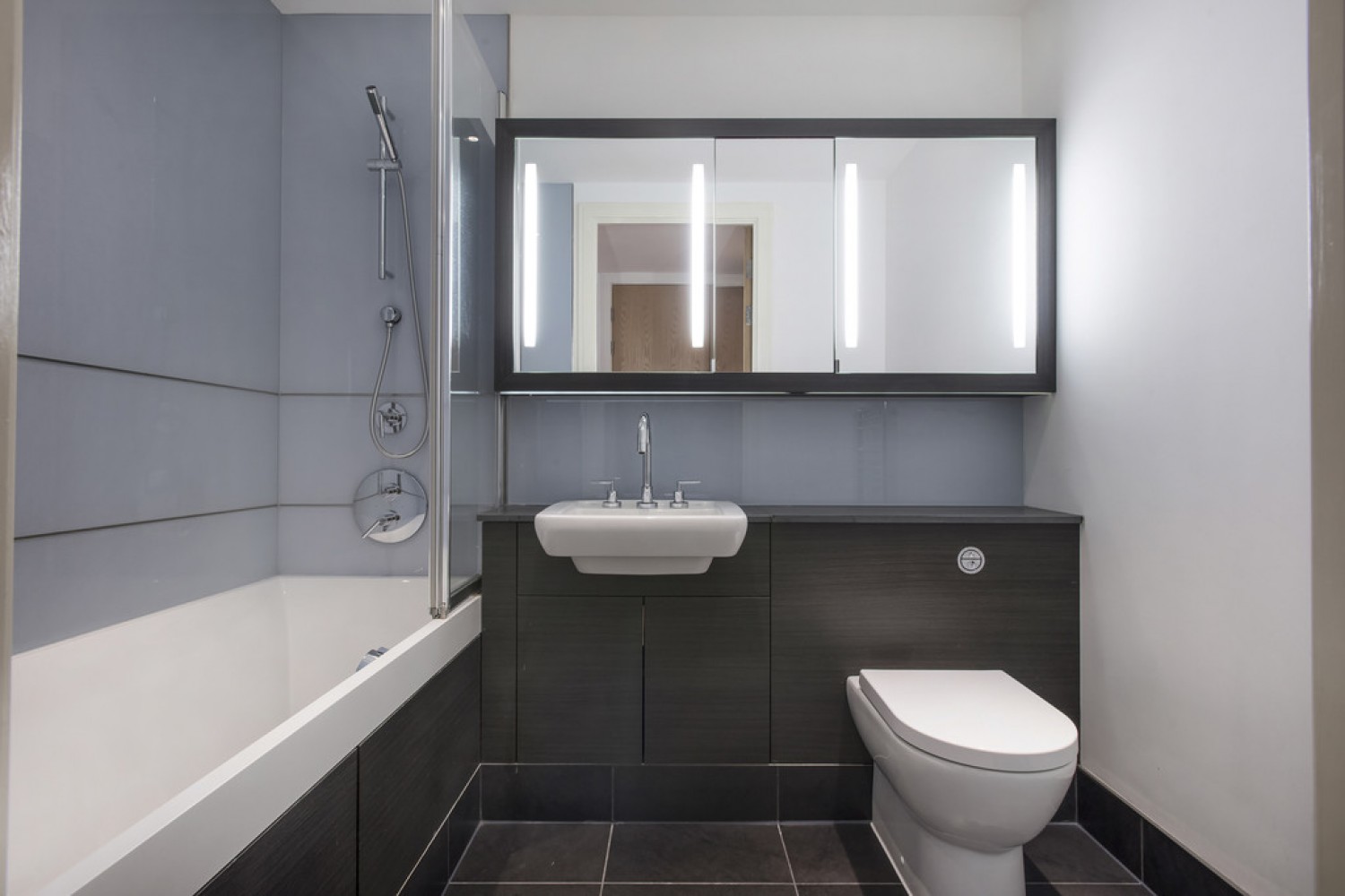 2 bedroom Flat for Letting Spinnaker House, Battersea Reach
