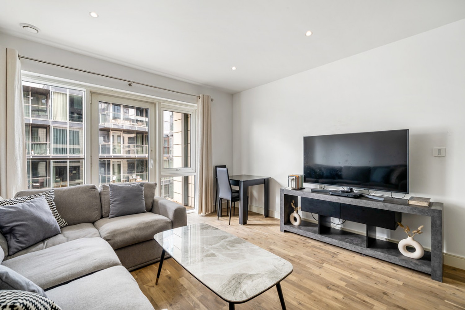 2 bedroom Flat for Letting Quarter House, Battersea Reach