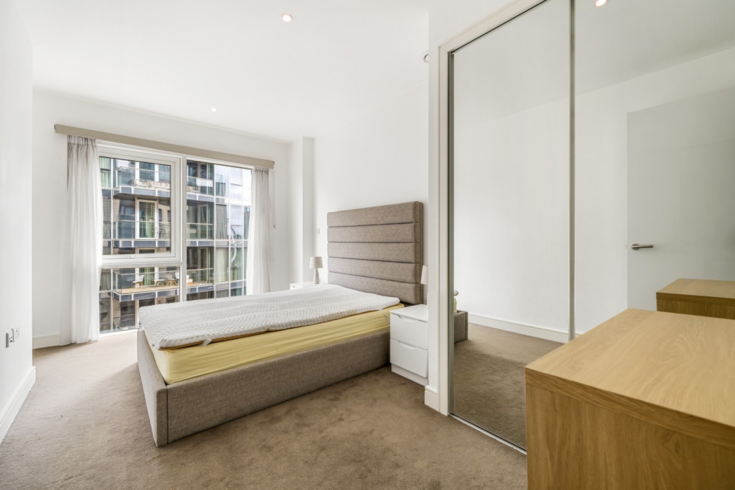 2 bedroom Flat for Letting Quarter House, Battersea Reach