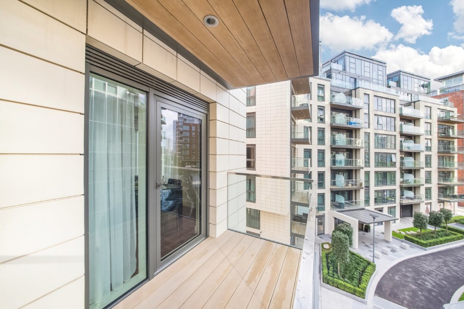 2 bedroom Flat for Letting Trafalgar House, Battersea Reach