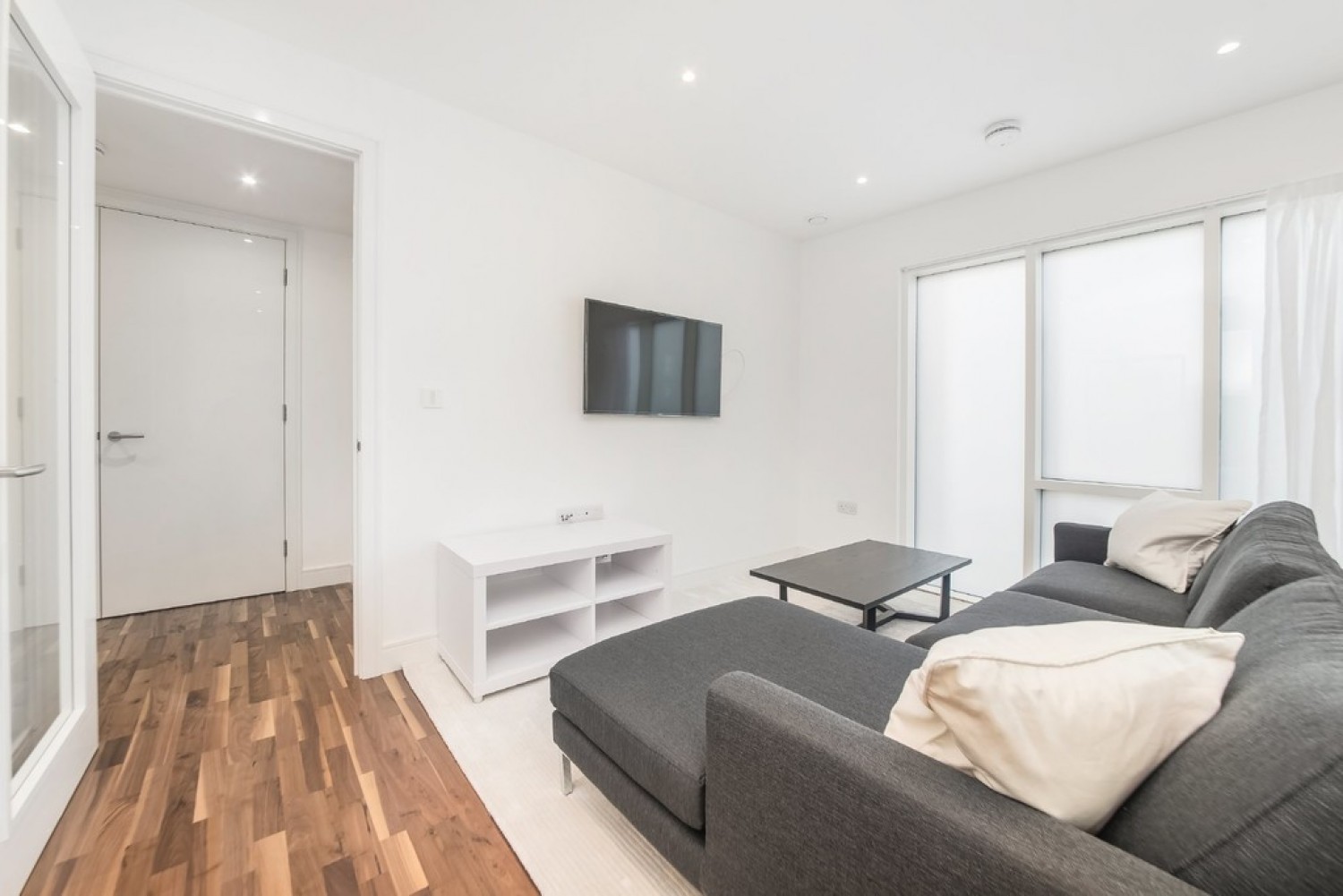 2 bedroom Flat for Letting Trafalgar House, Battersea Reach