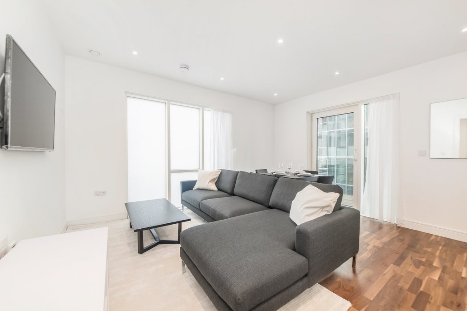 2 bedroom Flat for Letting Trafalgar House, Battersea Reach