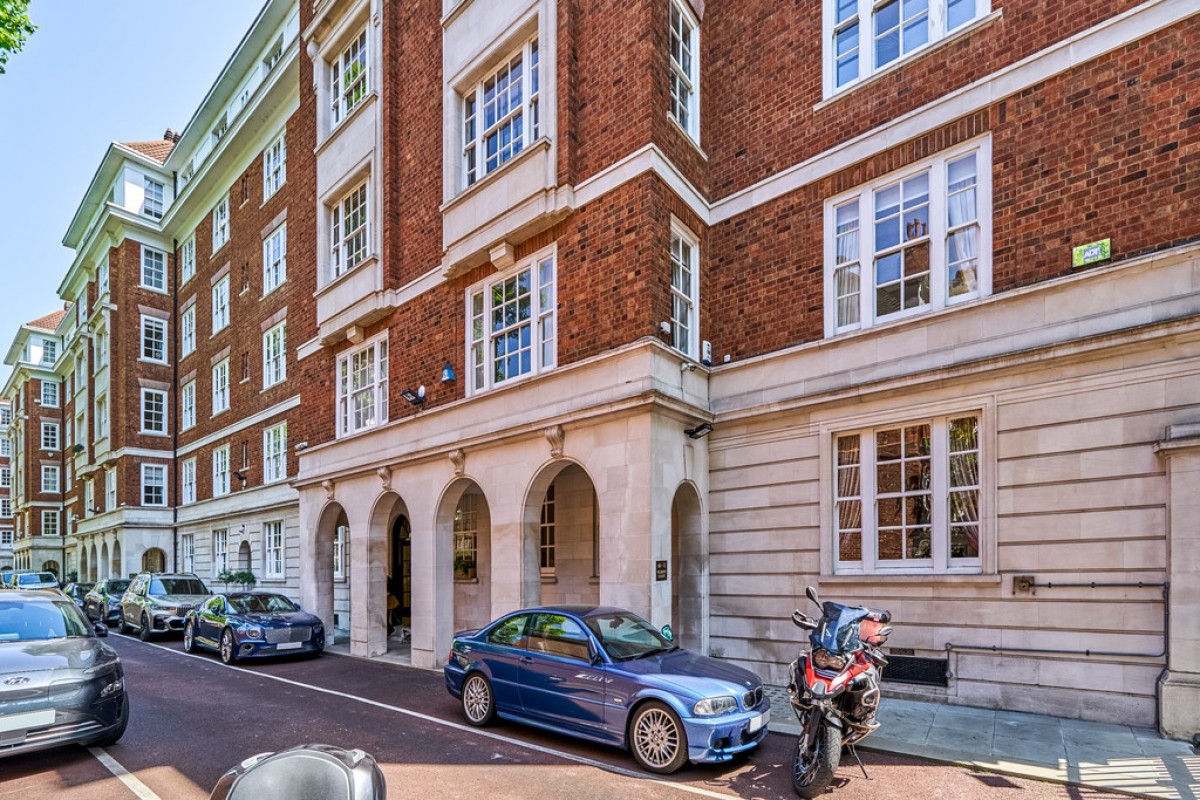 Melbury Court, Kensington High Street