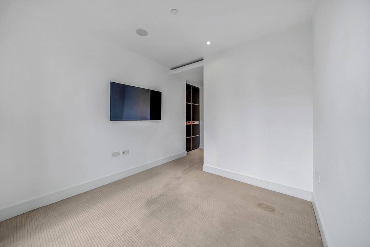 Pinnacle House, Battersea Reach