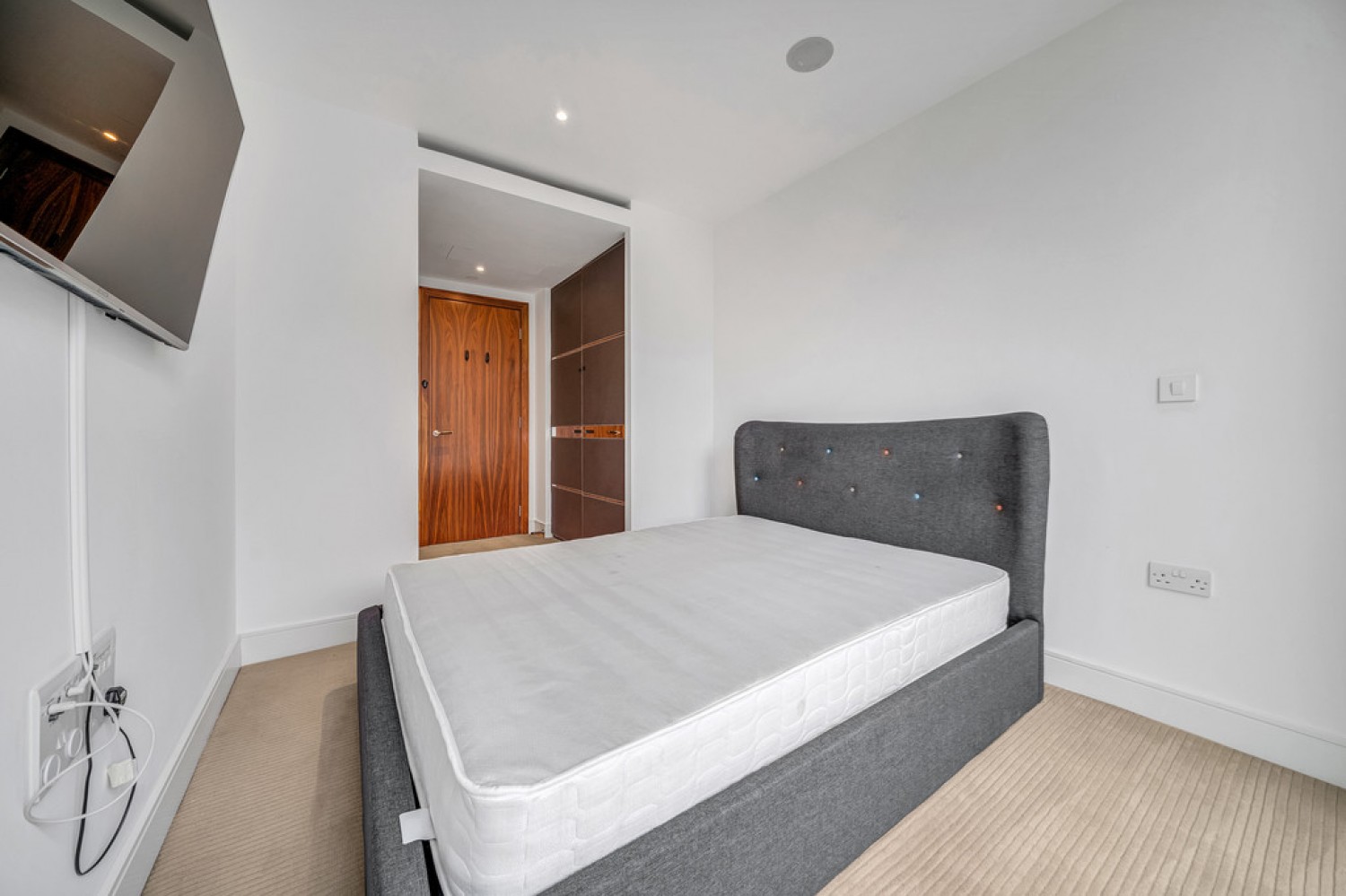 Pinnacle House, Battersea Reach