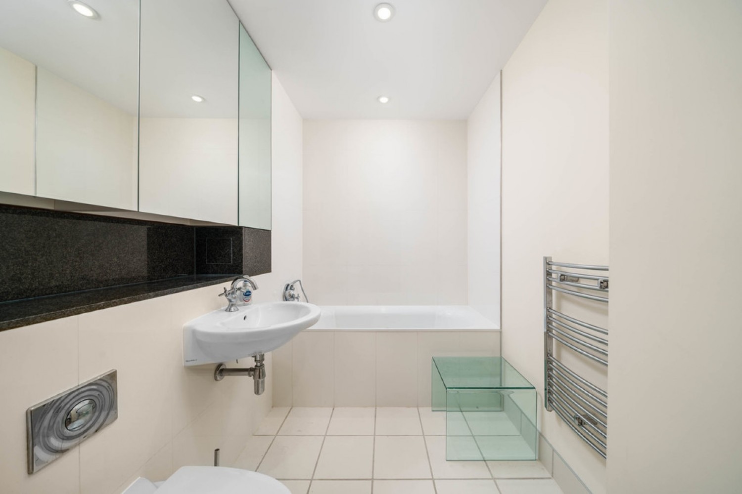 2 bedroom Flat for Sale Baltimore House, Battersea Reach