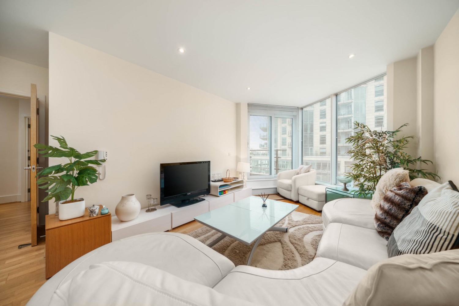 2 bedroom Flat for Sale Baltimore House, Battersea Reach