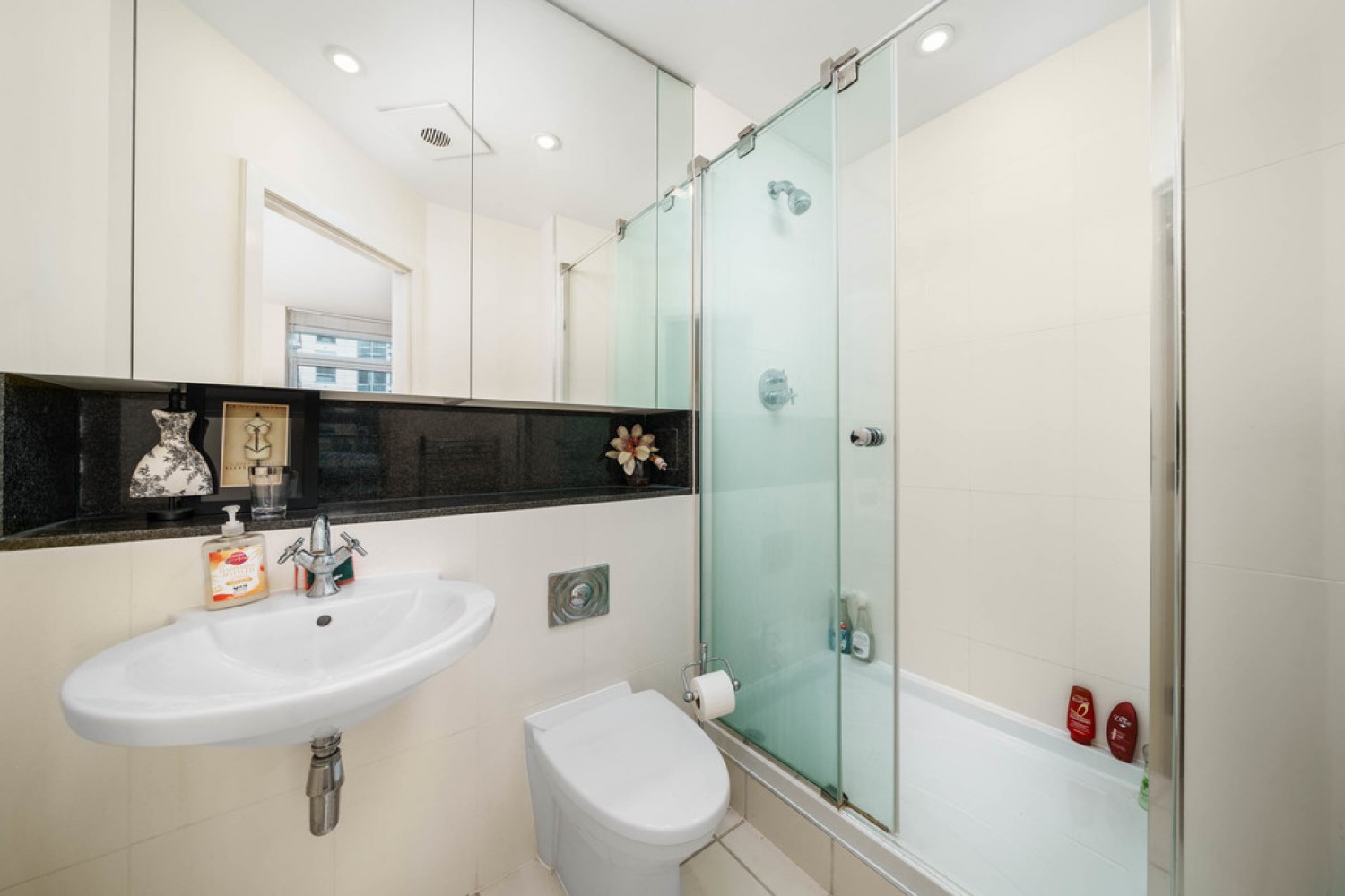 2 bedroom Flat for Sale Baltimore House, Battersea Reach