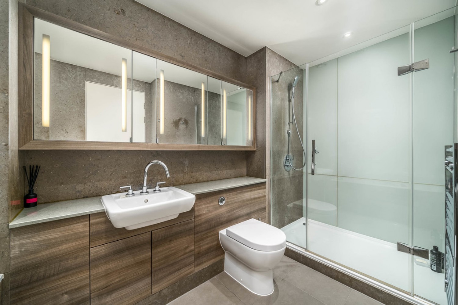 3 bedroom Flat in Flotilla House, Battersea Reach