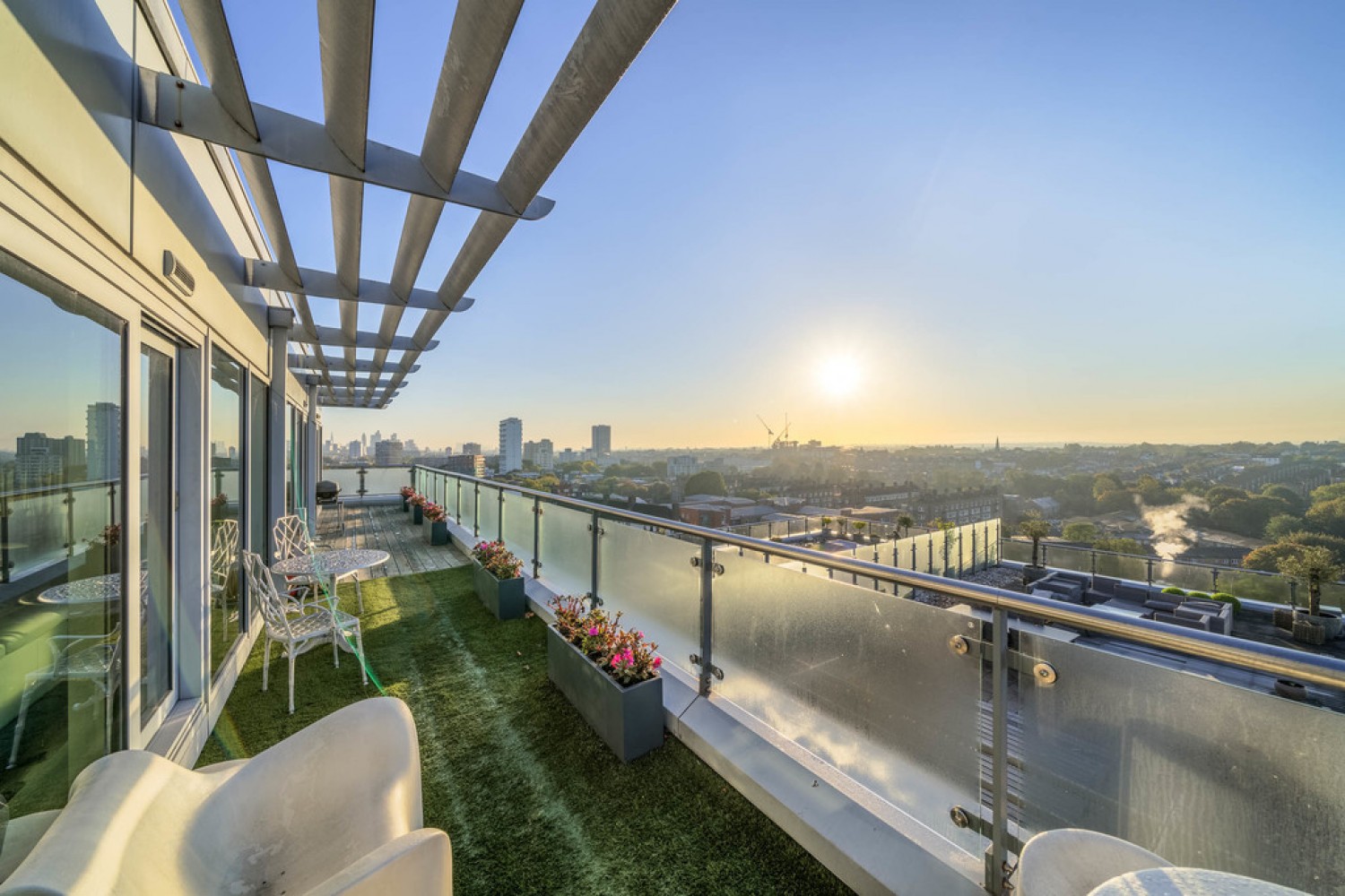 3 bedroom Flat in Flotilla House, Battersea Reach