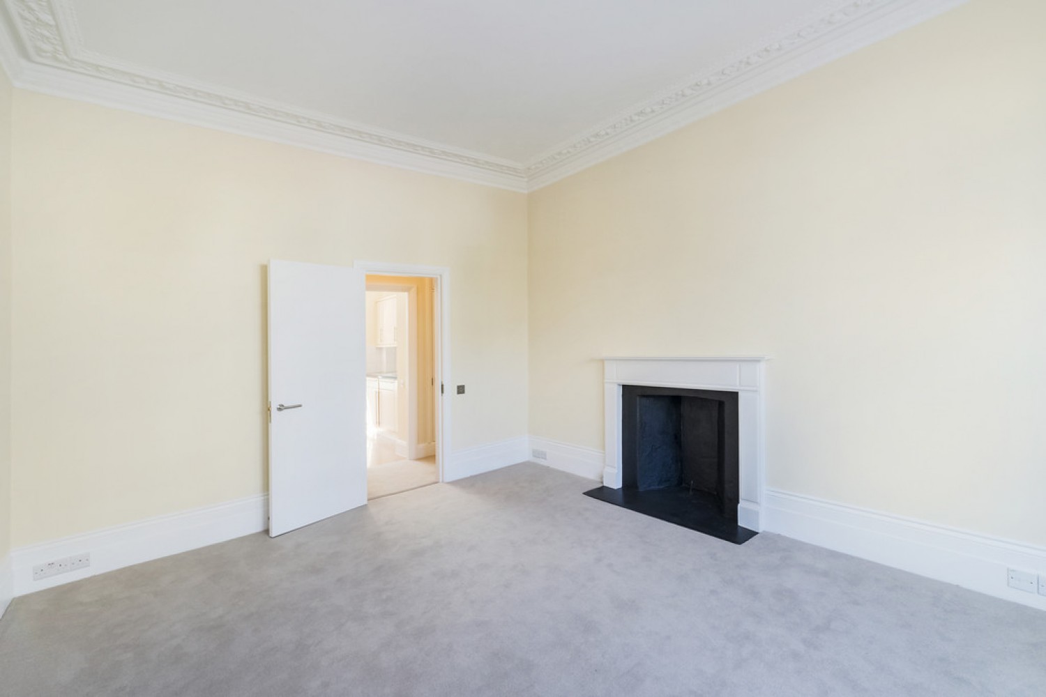 2 bedroom Flat for Letting Langton Street, Chelsea