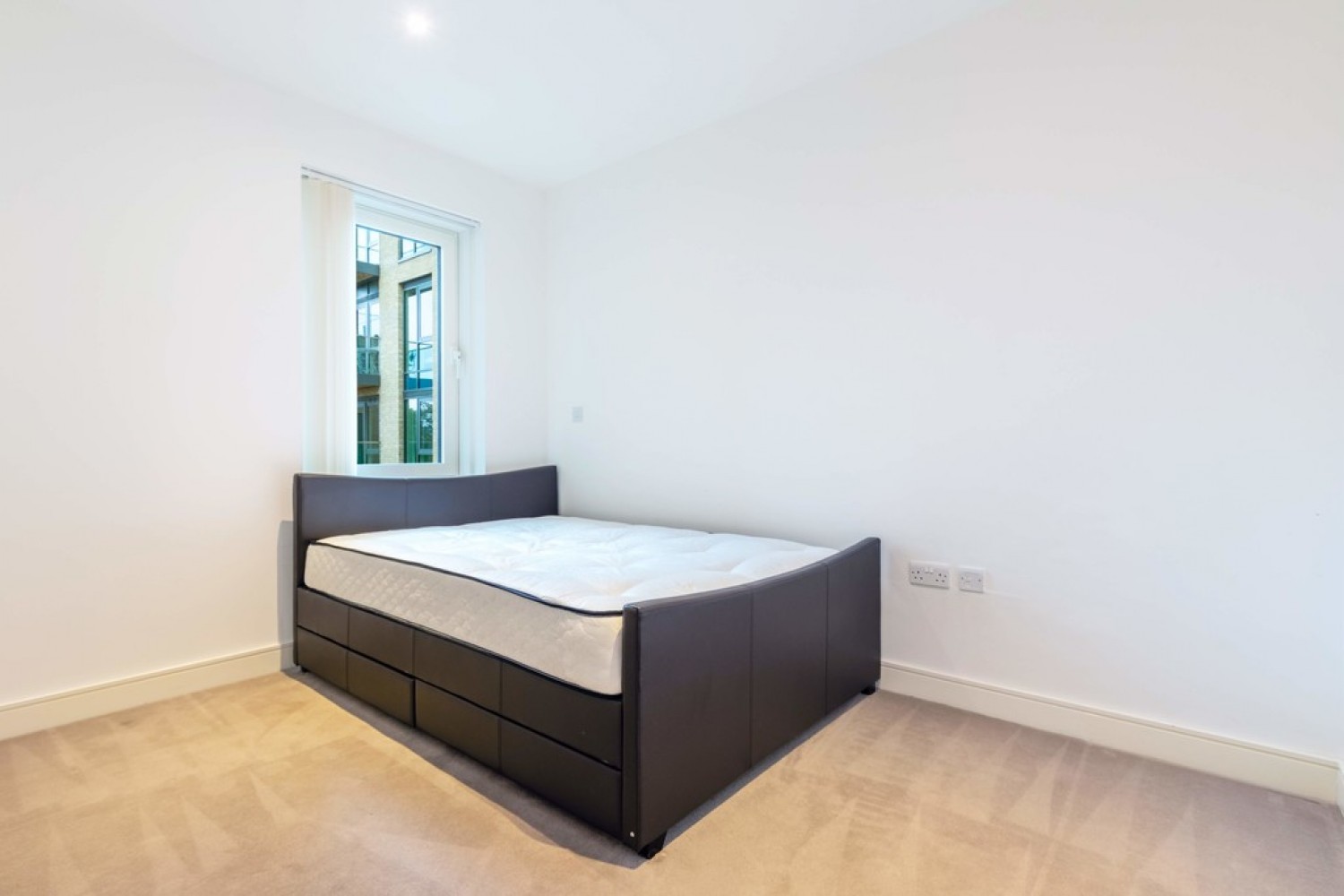 2 bedroom Flat in Horizon House, Battersea Reach