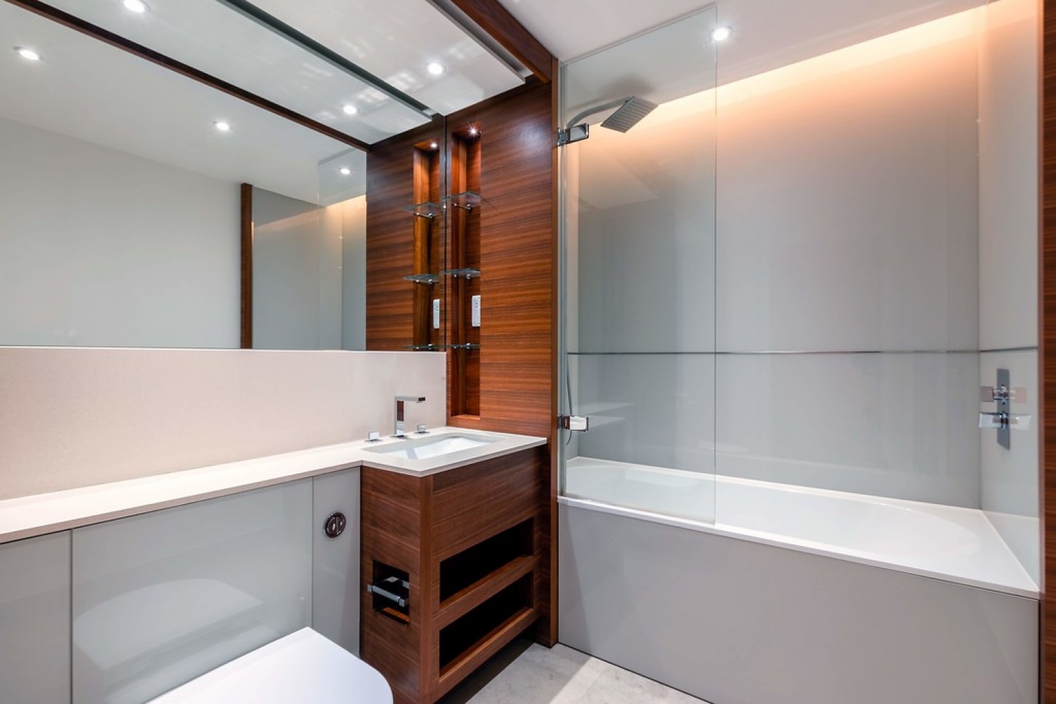 2 bedroom Flat in Horizon House, Battersea Reach