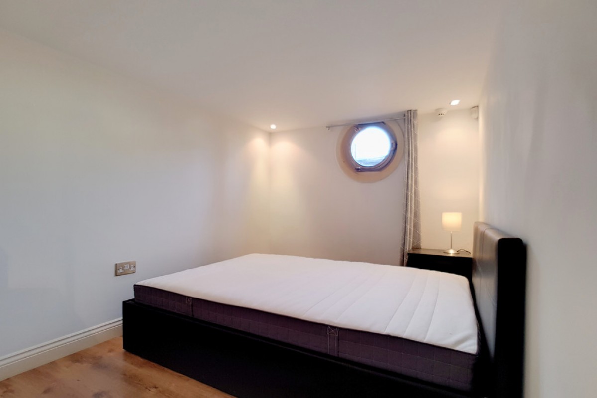 Oyster Pier, Battersea