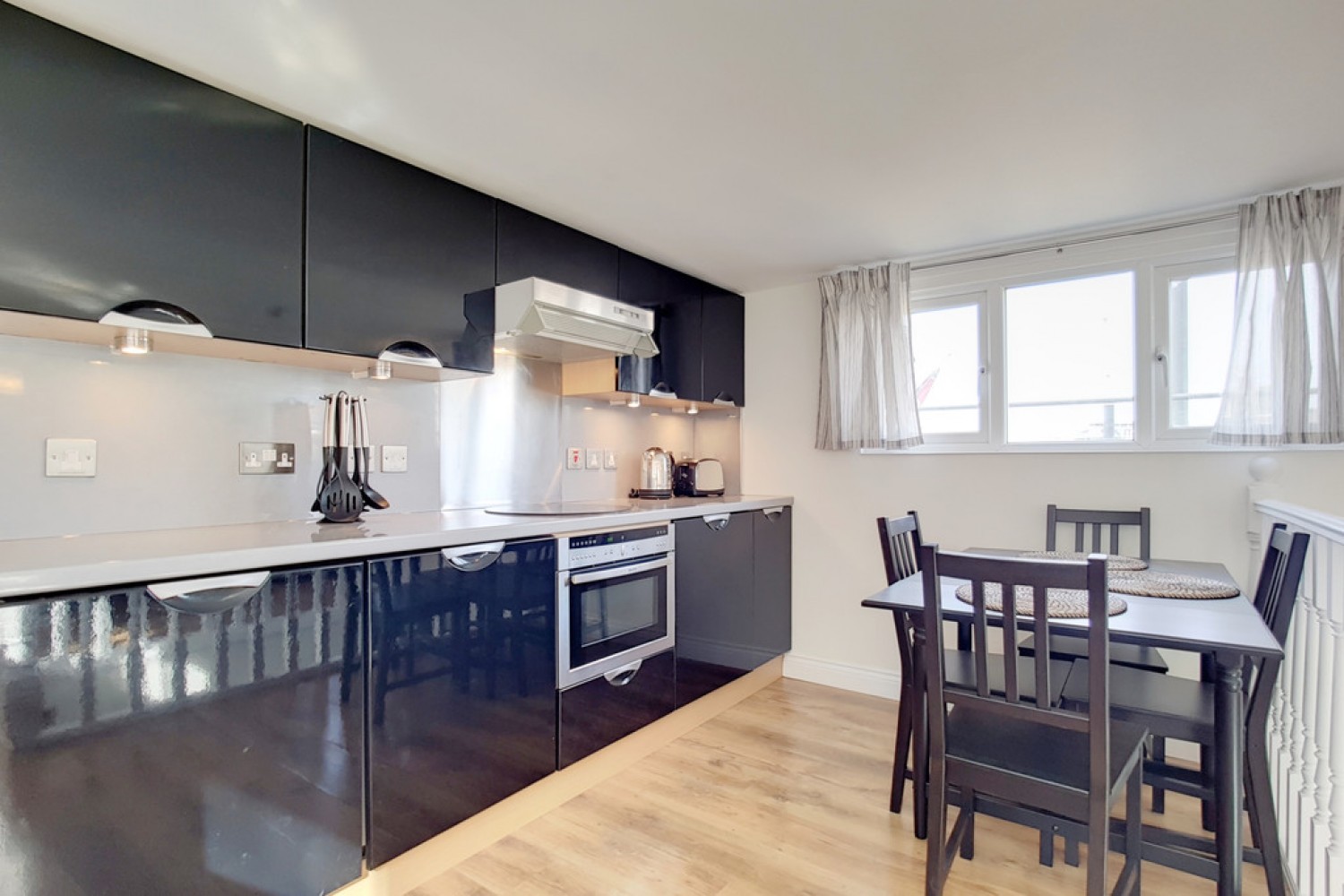 2 bedroom Flat for Letting Oyster Pier, Battersea