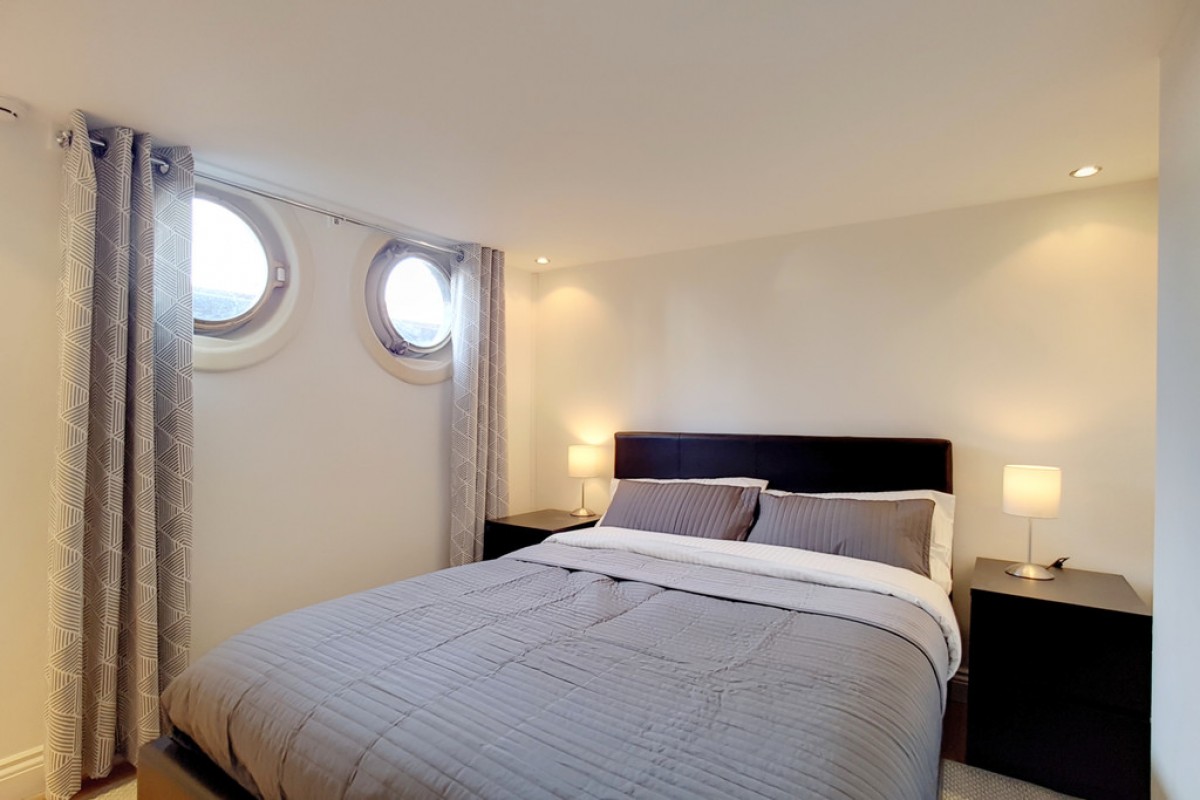 Oyster Pier, Battersea