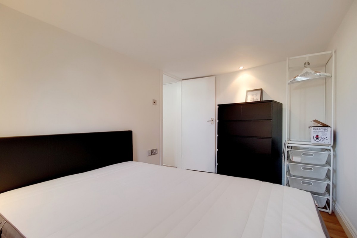 Oyster Pier, Battersea