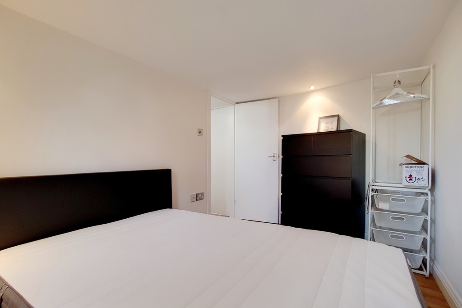 2 bedroom Flat for Letting Oyster Pier, Battersea