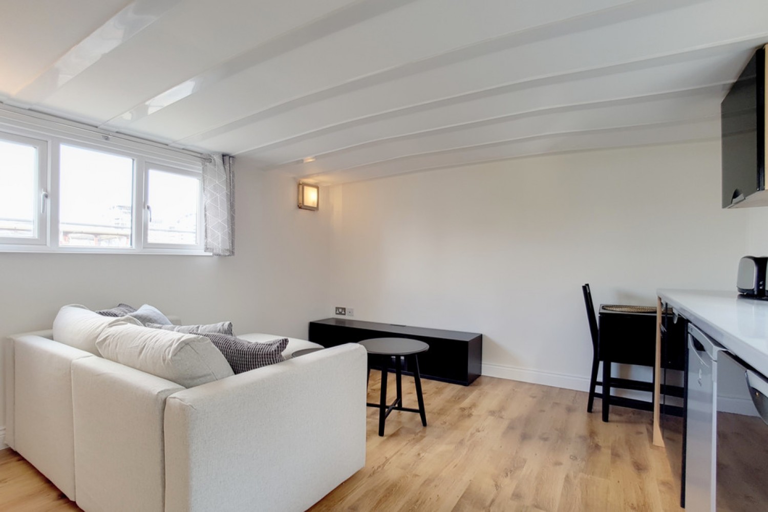 1 bedroom Flat for Letting Oyster Pier, Battersea