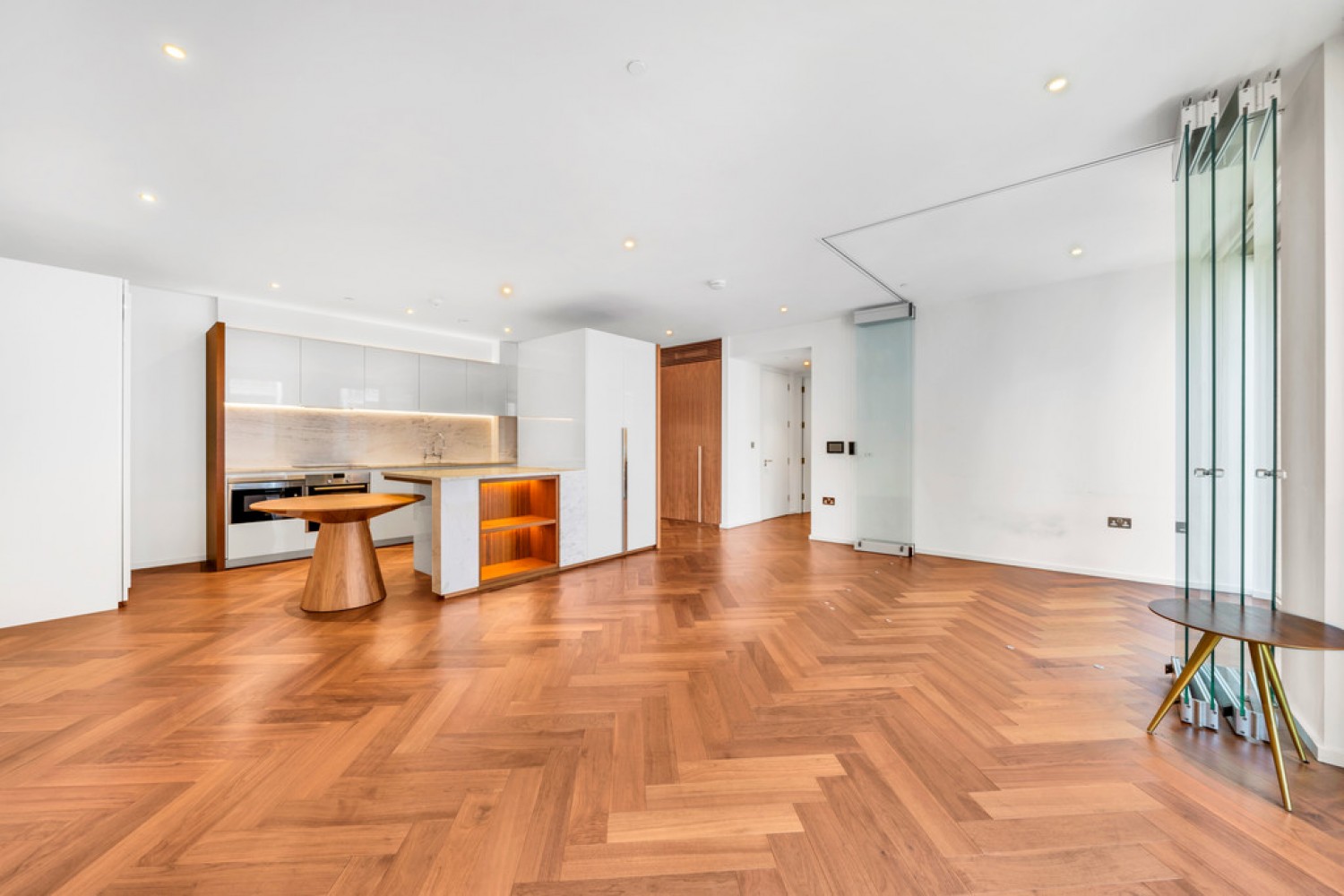 2 bedroom Flat for Letting Capital Building, Embassy Gardens
