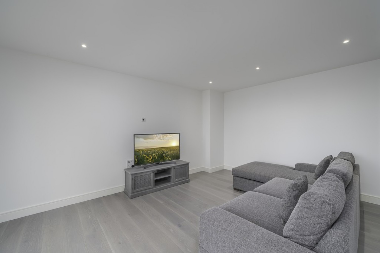 3 bedroom Flat for Letting Liberty House, Battersea Reach