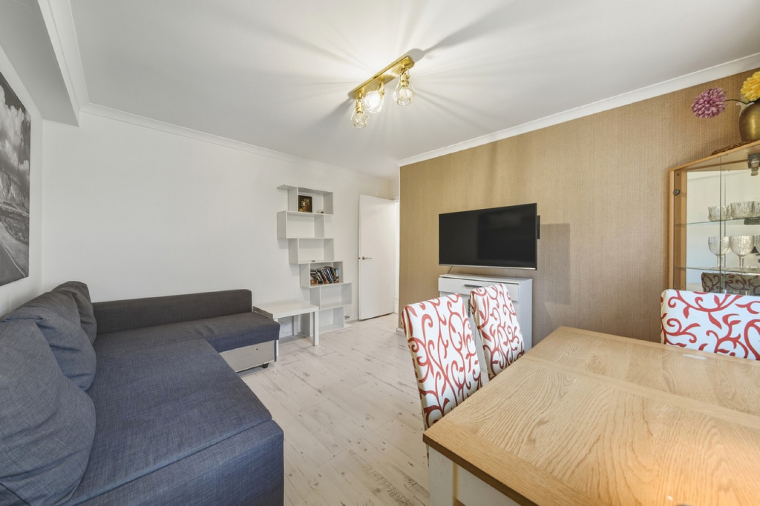 1 bedroom Flat for Letting Stadium St, Chelsea