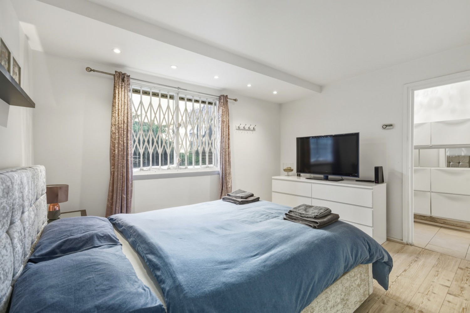 1 bedroom Flat for Letting Stadium St, Chelsea
